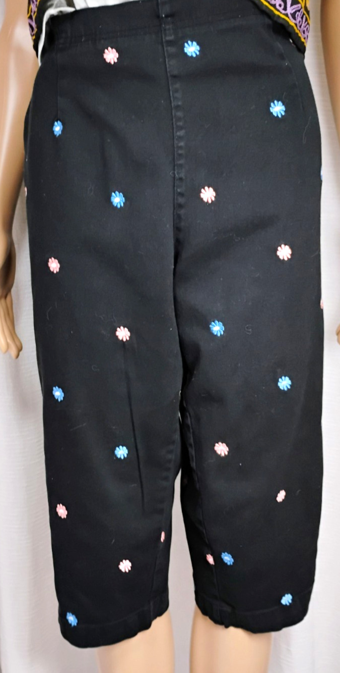 Embroidered Daisy Crop Pants Elastic Waist Cottagecore Capri Fits 14 Stretch